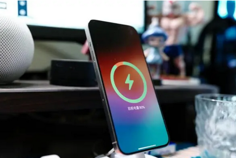 张家川苹果15换屏服务分享用什么充电器给iPhone15充电更好 